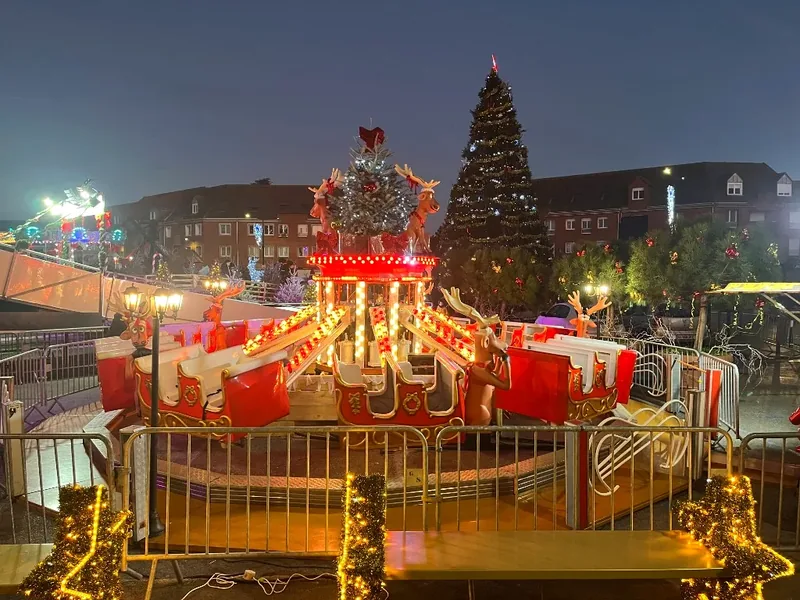 Traîneaux volants de Noël — manège Caron et fils